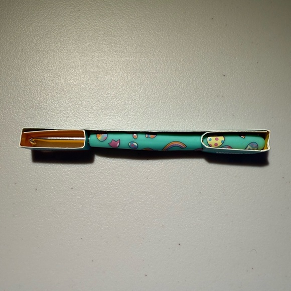 Woobles Easter pastel crochet hook - Eggstra Special Hook - Picture 3 of 4